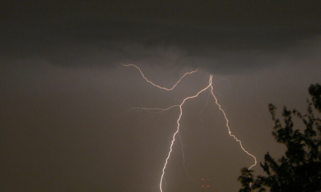 Noční podívaná na silnou bouři 25. 5. 2007