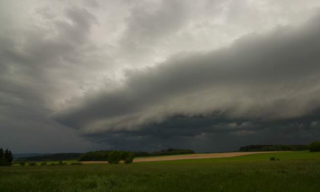 Bouře s výrazným shelf cloudem 19. 5. 2013