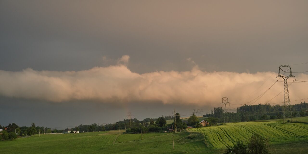 Shelf-cloudy v okolí Větřkovic 17. 6. 2020